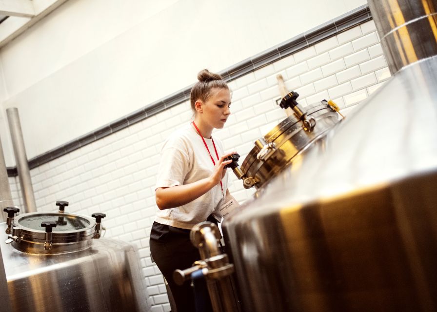 Düsseldorf: Brewery Tour with Alt Beer Tastings - The guide makes the difference