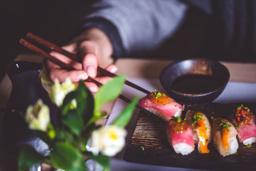 Düsseldorf: Sushi, Sake & Japanese Lifestyle Tour - Food samples that turn the walk into a tasting tour
