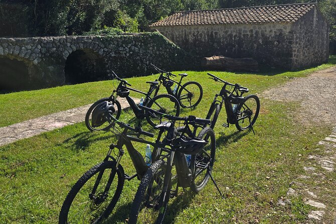 E-Bike Tour + Gourmet Snack + Wine Tasting (Small Group) - The e-bikes and the pace of the ride