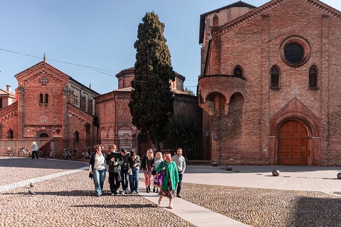 Eating Bologna Food and Wine Tour - Mercato di Mezzo and the old market streets