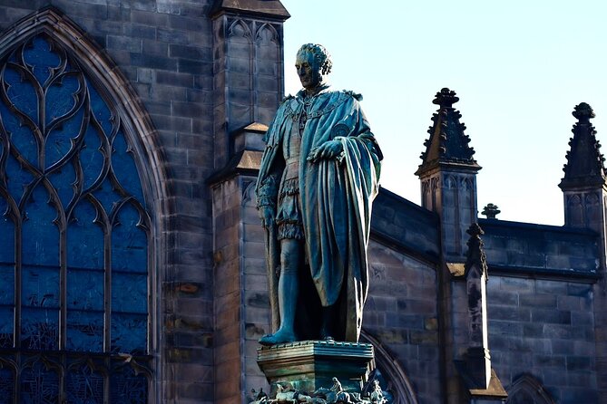 Edinburgh Food Tour with Scotch, Haggis, a Secret Dish & More - How the small group changes the experience