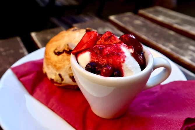 Edinburgh Food Tour with Scotch, Haggis, a Secret Dish & More - Other sights give the walk a wider frame