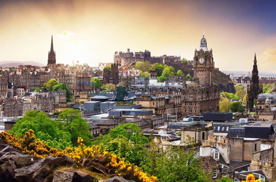 Edinburgh: Food Tour with Scotch, Haggis, Secret Dish & More - Meeting by St Giles Cathedral
