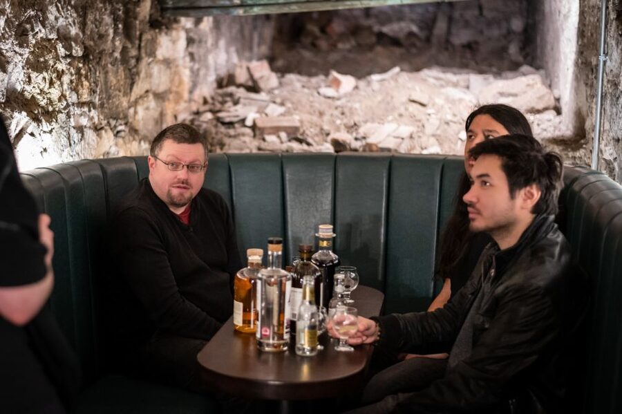 Edinburgh: Gin Tasting at Underground Venue - Four gins, four ways to build a drink