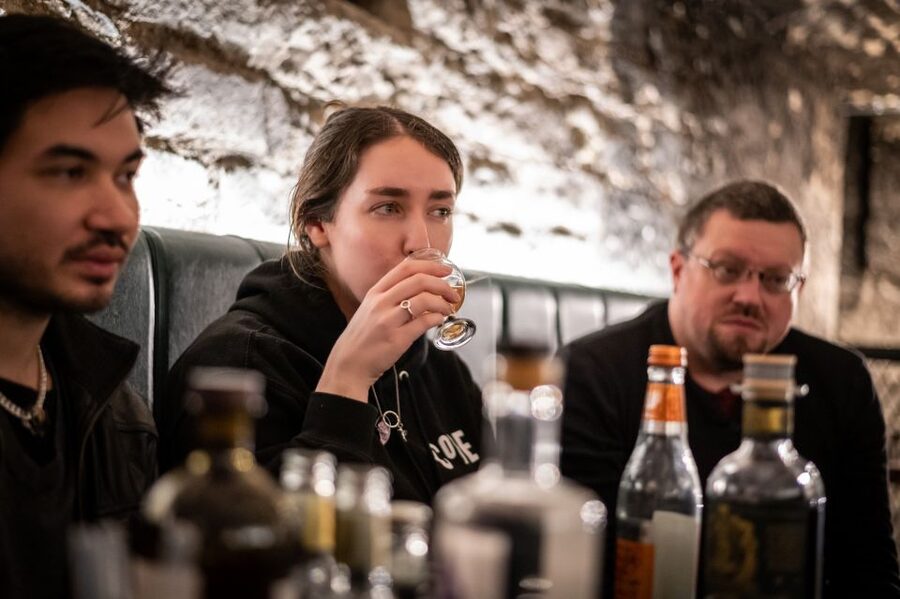 Edinburgh: Gin Tasting at Underground Venue - A few practical ways to enjoy it