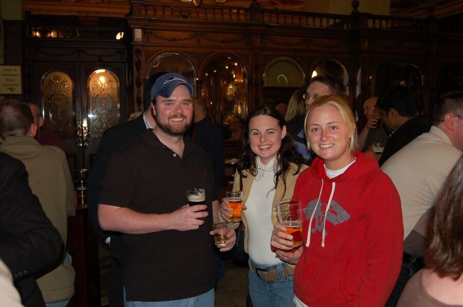 Edinburgh Literary Pub Tour with "Real-Actors" - From classic books to Harry Potter and Inspector Rebus