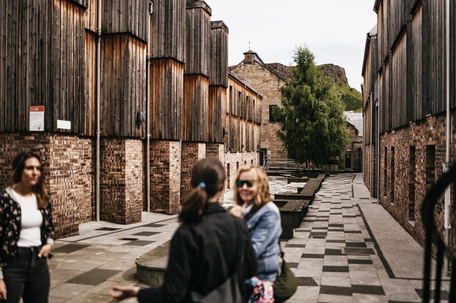 Edinburgh: Pubs and History Guided Walking Tour with Beer - Canongate: Local Pubs and More Personal Choices