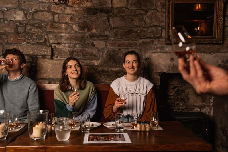 Edinburgh: Small-Group History of Whisky Tour with Tasting - The stories behind Ballantine and Usher