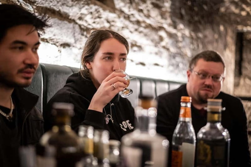 Edinburgh: The Lost Close Underground Scotch Whisky Tasting - Stories that make the whisky easier to understand