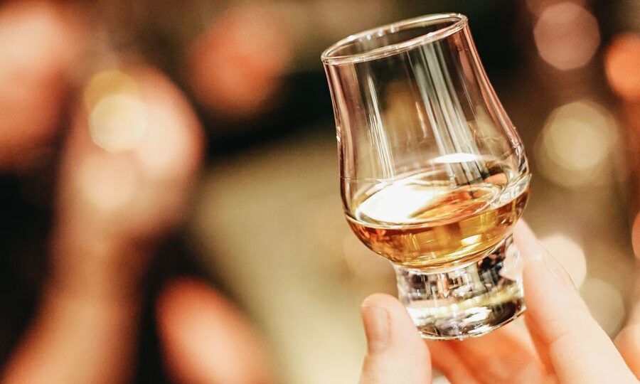 Edinburgh: Whisky Tasting with History and Storytelling - A Scottish evening built around stories