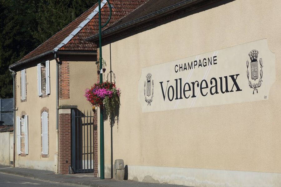 Epernay: Guided Tour of Champagne Cellar with Tastings - Starting at the Vollereaux Champagne House
