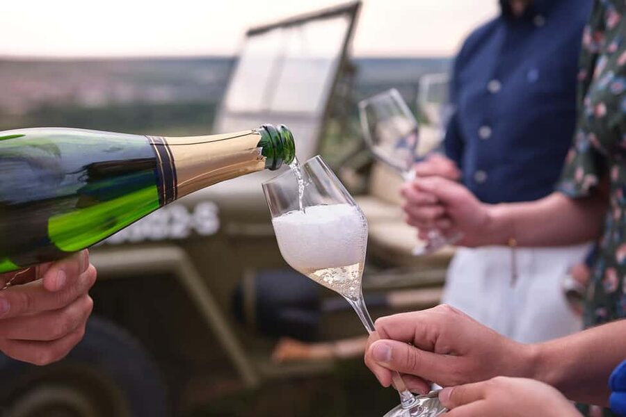 Epernay: Jeep tour of the vineyards with tasting and visits - A 1944 Jeep and a different side of Epernay