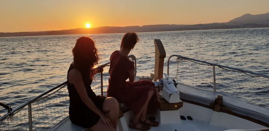 Estepona: Sunset boat trip & Cava & Tapa - Key points to know before you book