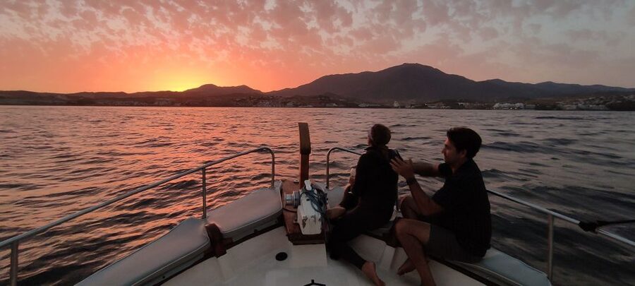 Estepona: Sunset boat trip & Cava & Tapa - Sunset over the Strait of Gibraltar