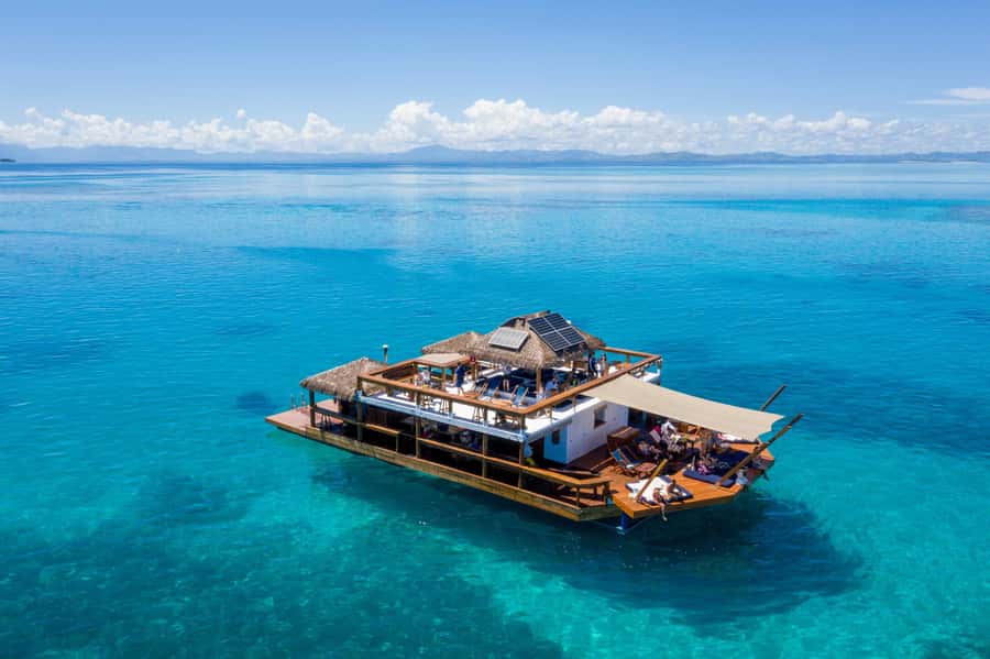 Fiji: Cloud 9 Floating Bar and Pizzeria Day Trip - Music, dancing, and the level of energy