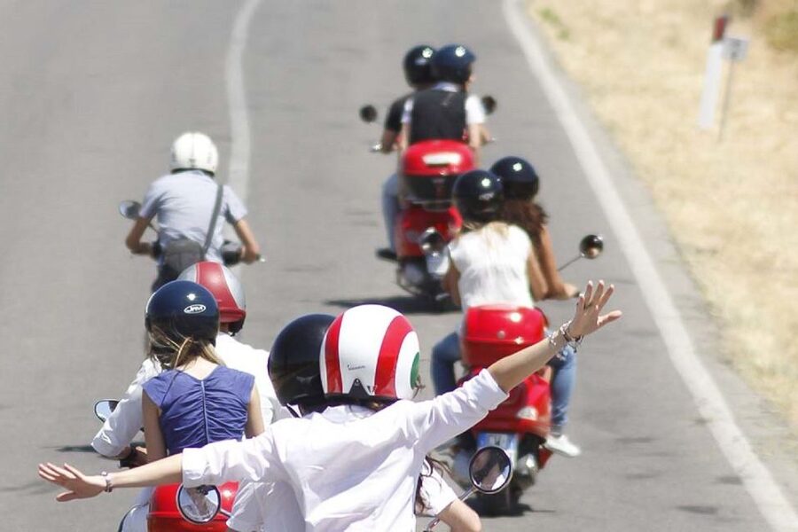 Florence/Badesse: Tuscany Group Vespa Tour with Wine Tasting - Why a Vespa is the right way to see Chianti