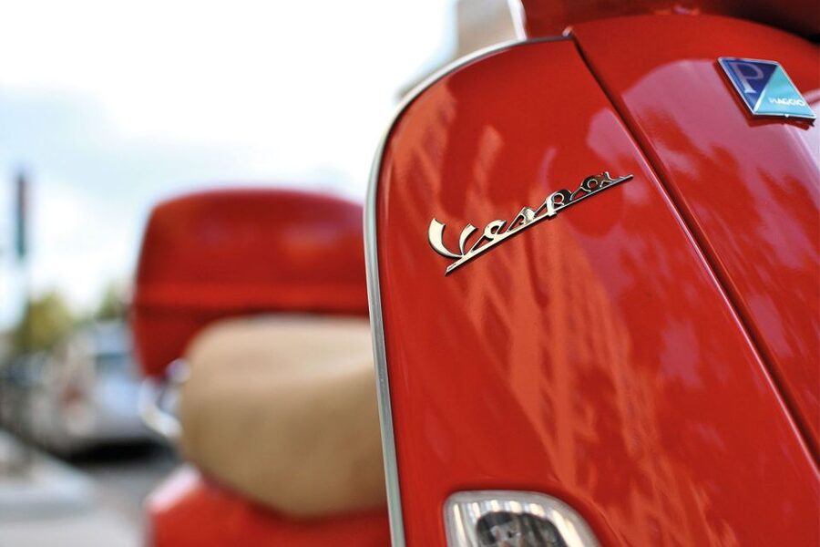 Florence/Badesse: Tuscany Group Vespa Tour with Wine Tasting - Castellina in Chianti, a useful pause in the route