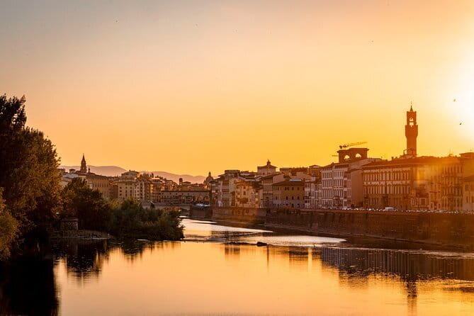 Florence Night Bike Tour with Wine and Aperitivo Picnic included - San Frediano starts the evening on a local note