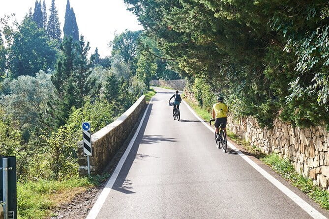 Florence Night Bike Tour with Wine and Aperitivo Picnic included - Ponte Vecchio looks different after dark