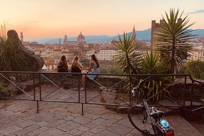 Florence Night Bike Tour with Wine and Aperitivo Picnic included - The Arno picnic is more than a snack break