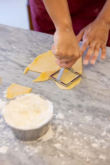 Florence: Pasta Class with Wine, Limoncello and Dessert - Fettuccine and the shared cooking pot