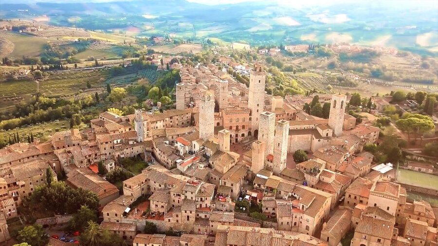 Florence: S. Gimignano, Siena, Chianti Wine Tasting & Lunch - Monteriggioni, the small fortified stop