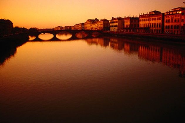 Florence: Sunset Sightseeing Tour and Wine Tasting - Returning through Oltrarno to Florence’s famous squares