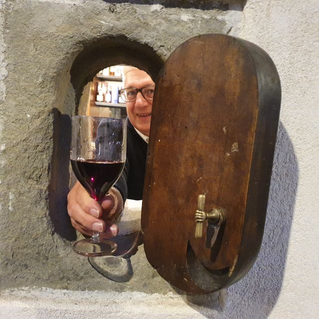 Florence: Sunset Sightseeing Tour and Wine Tasting - Crossing into Oltrarno and the Vasari Corridor