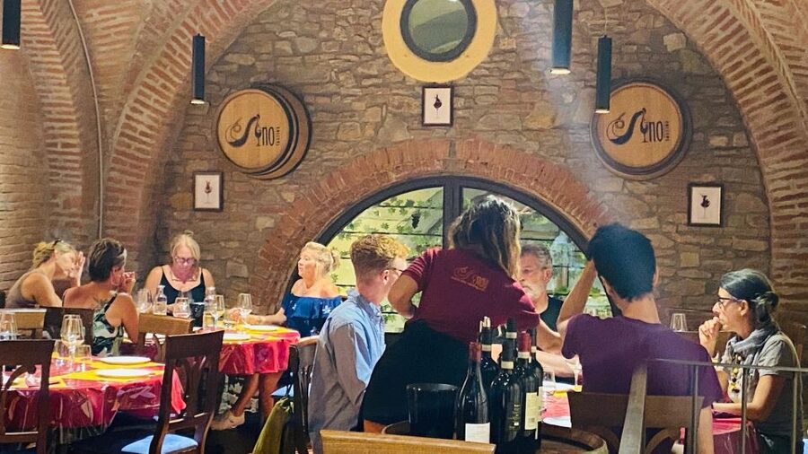 Florence: Wine Tasting and Paring Class Guided Tour - A wine lesson tucked into central Florence