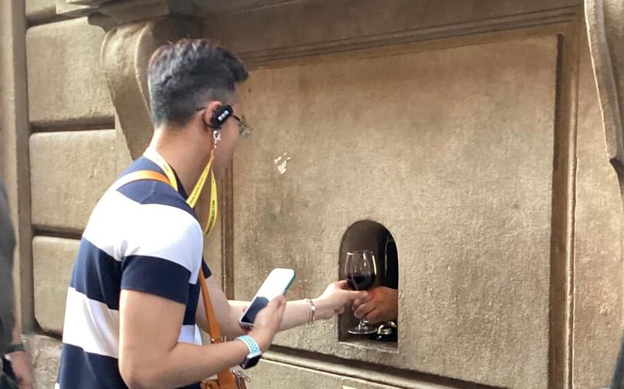 Florence: Wine Windows Walk with Wine Tasting and Appetizers - Key points at a glance