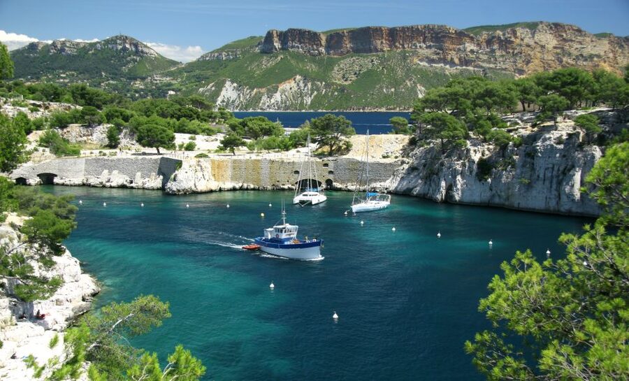 From Aix: Cassis Boat Ride & Provence Wine Tasting Day Tour - Two hours and fifteen minutes for lunch and free time