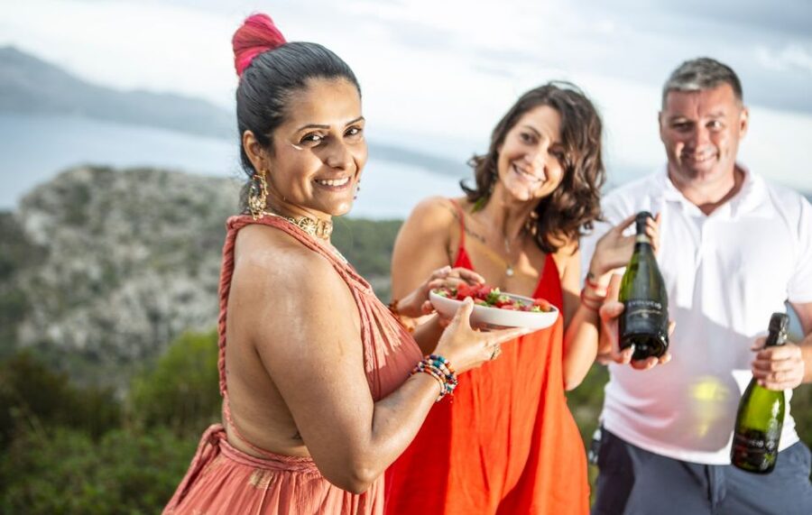 From Alcudia: Sunset Formentor Tour with Cava - Cava, strawberries, and the last light