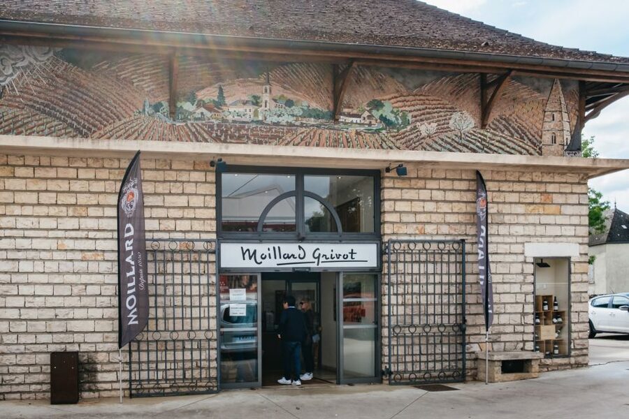 From Beaune: Burgundy Day Trip with 14 Wine Tastings - Lunch with local Burgundy food