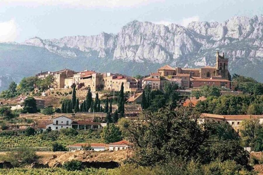 From Bilbao: Rioja Architecture and Wine Tour - Ysios and the Sierra Cantabria view