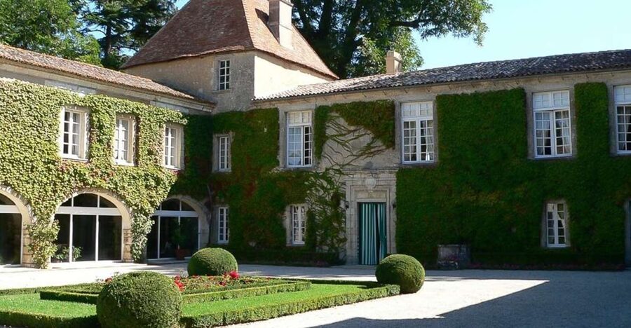 From Bordeaux: Full-Day Medoc Wine Tour - The second château adds contrast