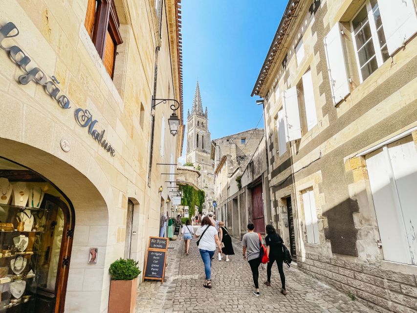 From Bordeaux: Saint-Emilion Guided Wine Tasting Tour - The family winery and its generous finish
