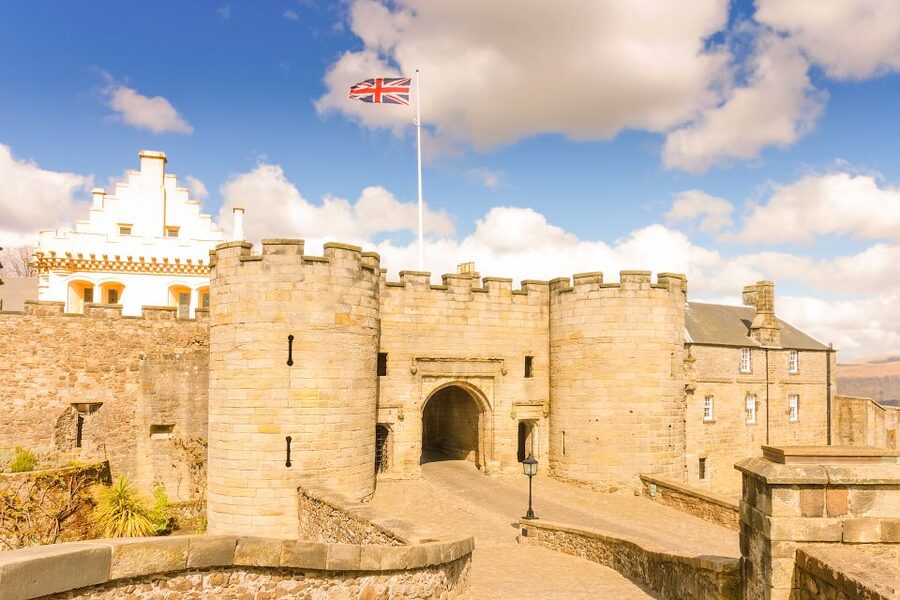 From Edinburgh: Stirling Castle, Loch Lomond & Whisky Tour - A busy Scottish day that covers the essentials