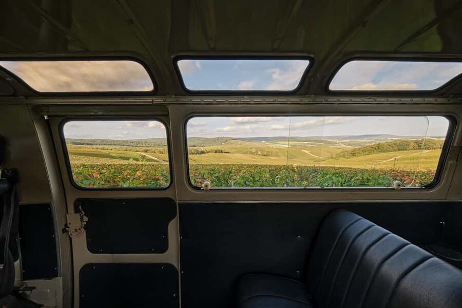 From Epernay : Champagne tasting with a vintage car - Why the old Renault makes the trip memorable