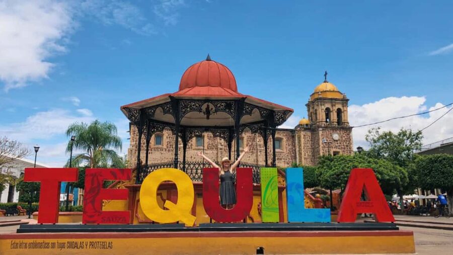 From Guadalajara: Tequila Town and Cantaritos El Guero - Amatitán and the road through tequila country