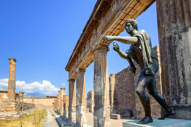 From Naples: Sorrento & Pompeii Tour with Limoncello Tasting - Sorrento in roughly two hours
