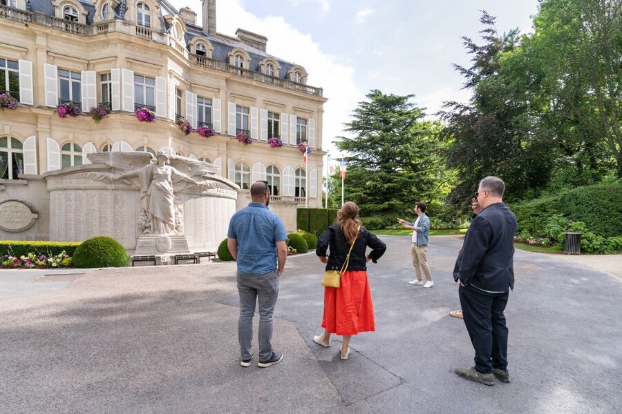 From Paris: Day Trip to Champagne with 8 Tastings & Lunch - A two-hour French lunch with Champagne