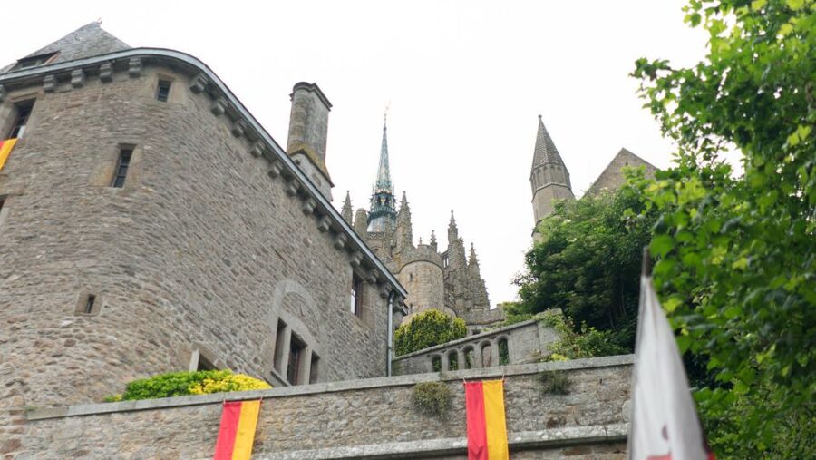 From Paris: Small-Group Mont St Michel Tour & Cider Tasting - Tasting Normandy cider, Pommeau, and Calvados