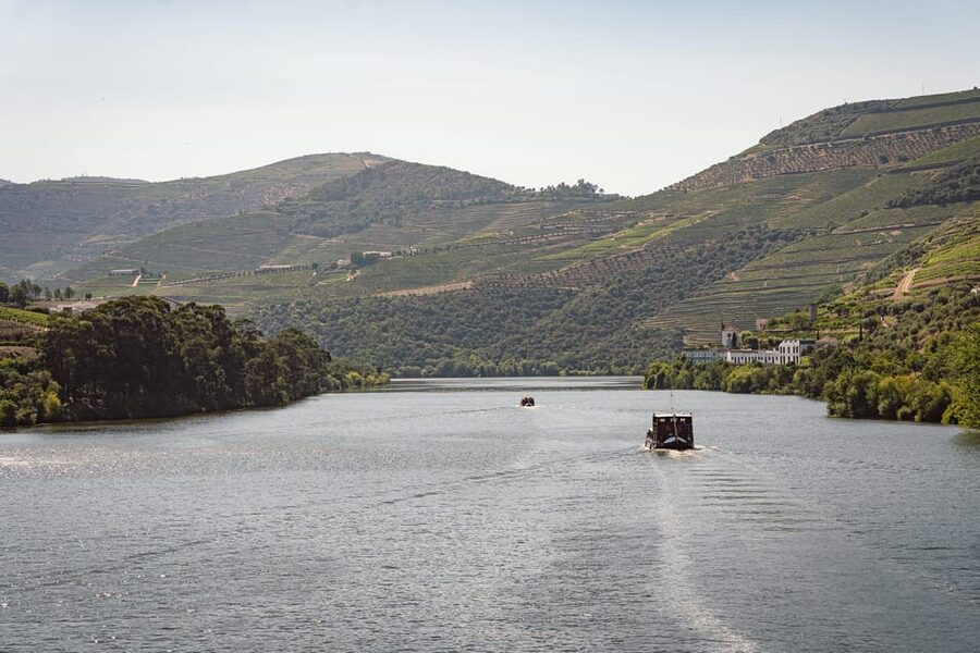 From Pinhão: Douro Valley Rabelo Boat Tour with Port Wine - From Pinhão to the first quintas