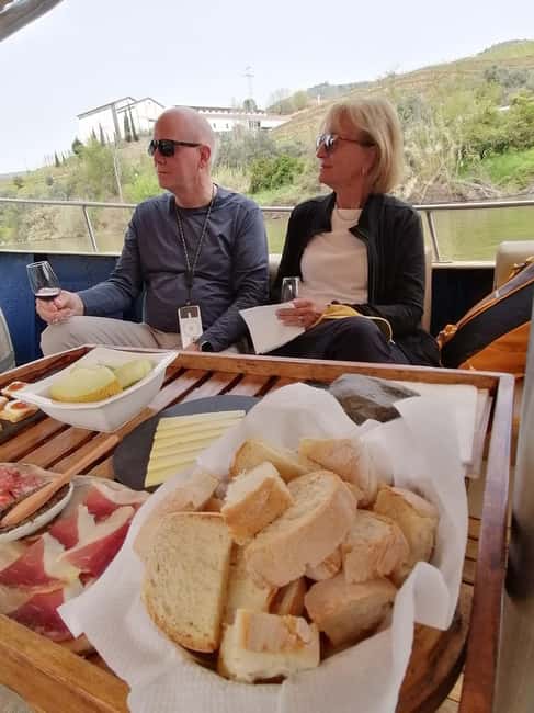 From Porto: 2 Boutique Wineries w/ Winery Lunch & 1-h cruise - Key points at a glance