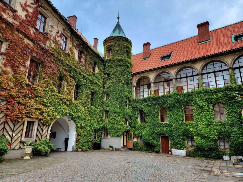 From Prague: Hike, Castle and Brewery in Bohemian Paradise - A castle lunch with real atmosphere
