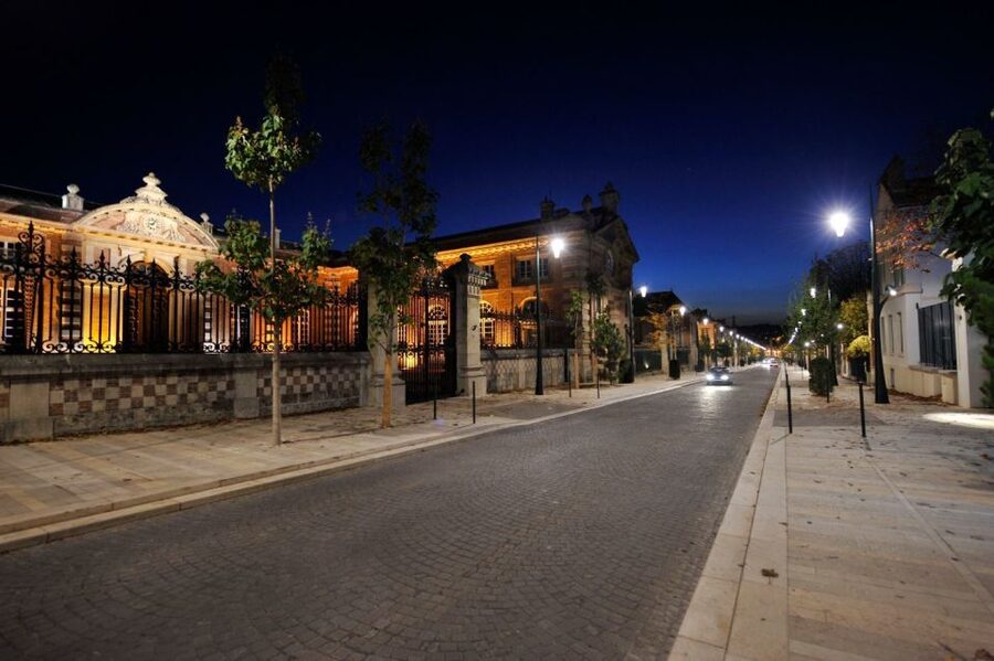 From Reims: Champagne Day Trip to 3 Family Domains & Lunch - Meeting the van at Reims station