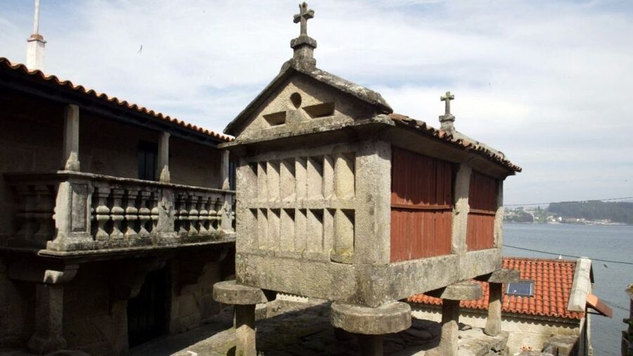 From Santiago: Tour to Rias Baixas with Boat Trip and Winery - Illa da Toxa, shells and hot springs