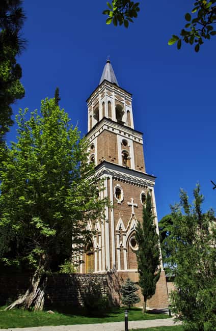From Tbilisi: Kakheti Wine Region Tour with 9 Wine Tasting - The guides shape the mood