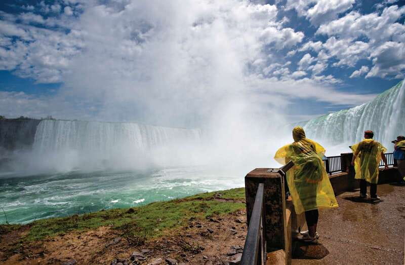 From Toronto: Niagara Falls Full-Day Bus Tour & Winery Stop - Meeting at Maple Leaf Square