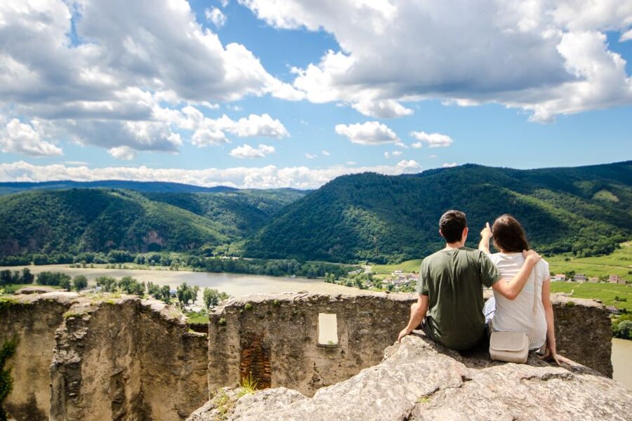 From Vienna: Wachau Valley Day Tour with Wine Tasting - Tasting Wachau whites at two wineries